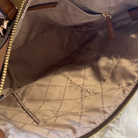 Michael Kors Large Zip-Top Bag, Never Used - Picture 7 of 14